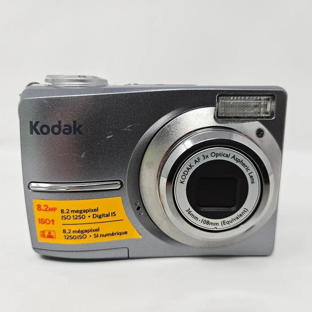 Kodak EasyShare C813 8.2MP Digital Camera Silver 3x Optical Zoom Bundle Case SD